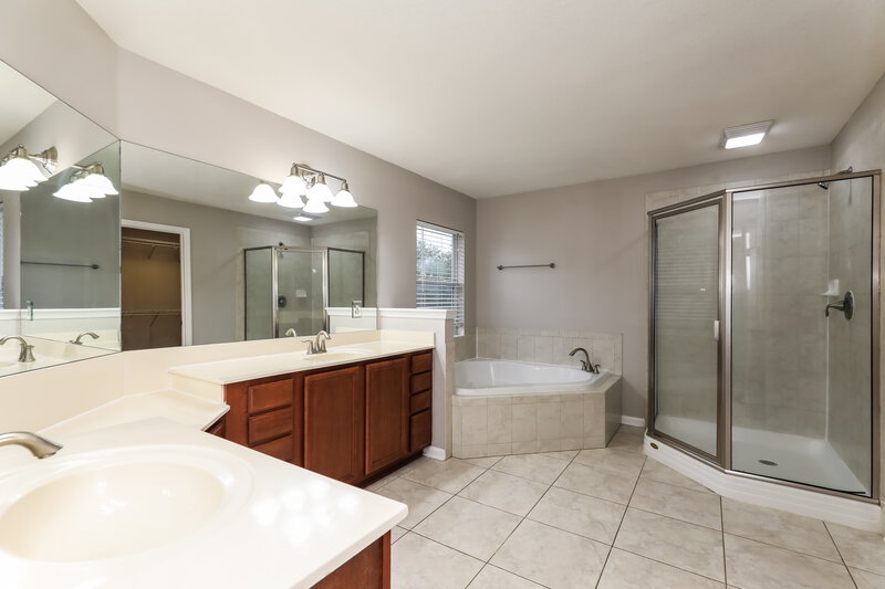 2,365/Mo, 4021 Ringneck Dr Jacksonville, FL 32226 Main Bathroom View