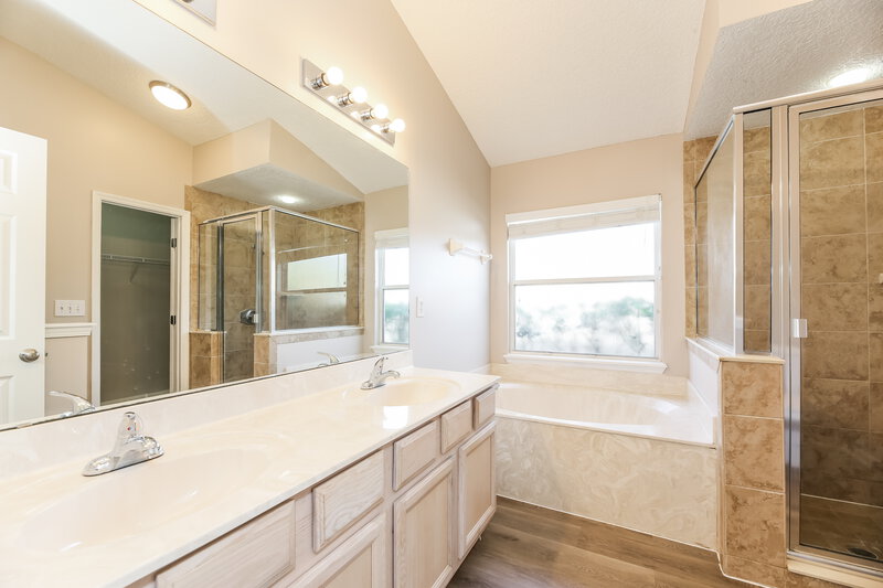 2,070/Mo, 1701 Ferncreek Dr St Augustine, FL 32092 Main Bathroom View