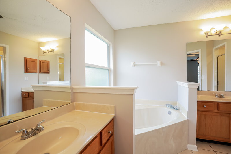 3,290/Mo, 12392 Soaring Flight Dr Jacksonville, FL 32225 Main Bathroom View