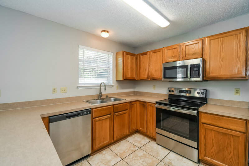 1,760/Mo, 6983 Huntington Woods Cir E Jacksonville, FL 32244 Kitchen View