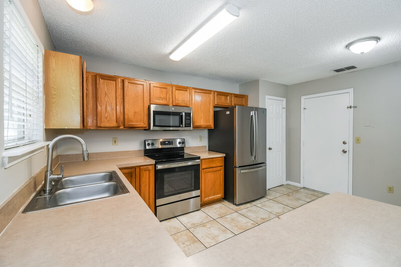 1,760/Mo, 6983 Huntington Woods Cir E Jacksonville, FL 32244 Kitchen View 2