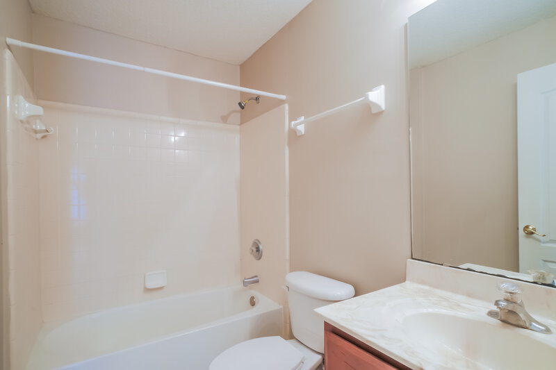 2,050/Mo, 1129 Sandlake Rd St Augustine, FL 32092 Bathroom View