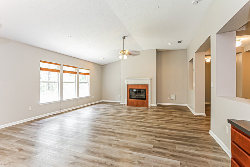 1,990/Mo, 2230 Brian Lakes Dr E Jacksonville, FL 32221 Living Room View 2