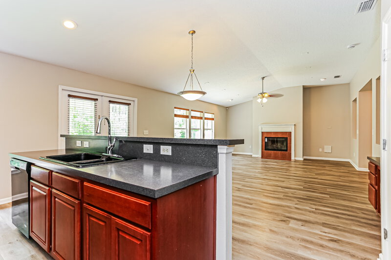1,990/Mo, 2230 Brian Lakes Dr E Jacksonville, FL 32221 Kitchen View 3