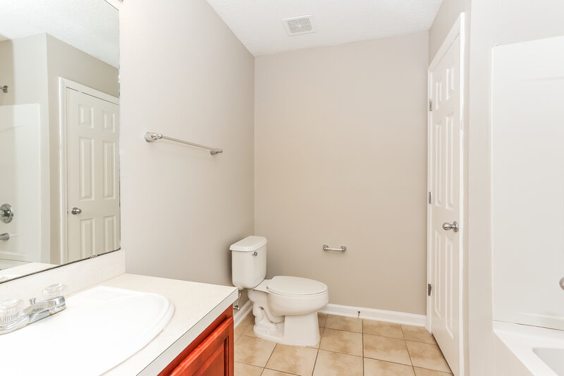 1,990/Mo, 2230 Brian Lakes Dr E Jacksonville, FL 32221 Bathroom View