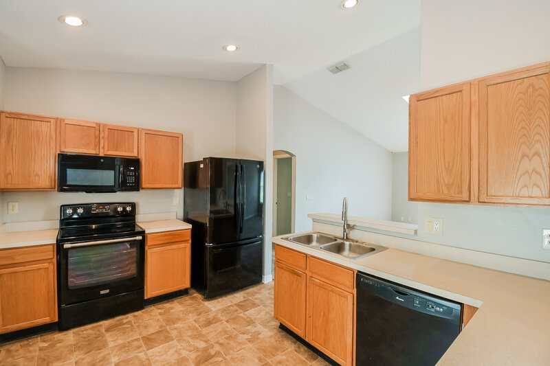 1,830/Mo, 1725 Glen Laurel Dr Middleburg, FL 32068 Kitchen View 2