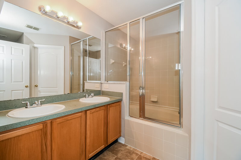 1,830/Mo, 1725 Glen Laurel Dr Middleburg, FL 32068 Main Bathroom View