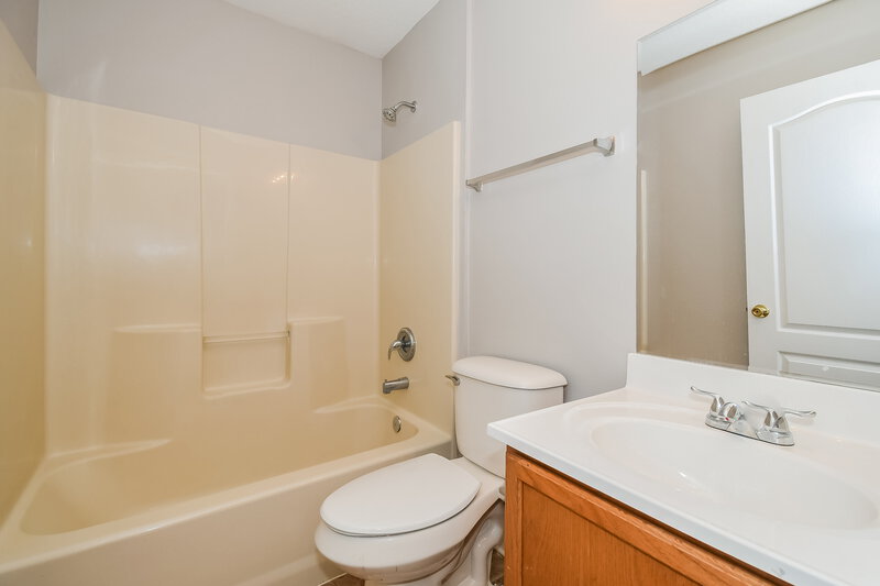 1,830/Mo, 1725 Glen Laurel Dr Middleburg, FL 32068 Bathroom View