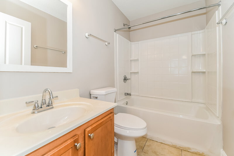 1,695/Mo, 660 Corduroy Ct Orange Park, FL 32073 Main Bathroom View