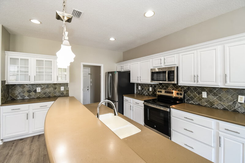 1,810/Mo, 3901 Cedar Bluff Ln Jacksonville, FL 32226 Kitchen View 2
