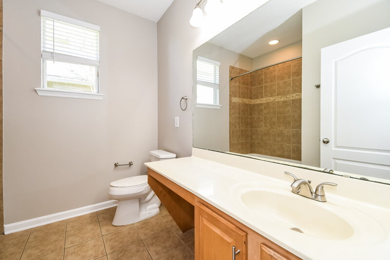 1,810/Mo, 3901 Cedar Bluff Ln Jacksonville, FL 32226 Bathroom View