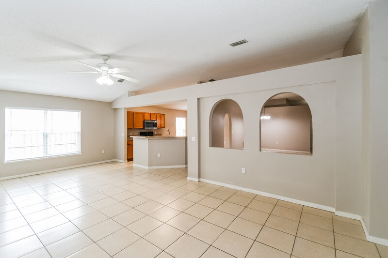 1,725/Mo, 9127 Shindler Crossing Dr Jacksonville, FL 32222 Living Room View 2