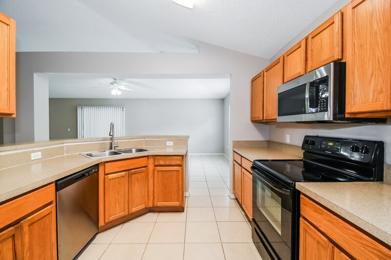 1,725/Mo, 9127 Shindler Crossing Dr Jacksonville, FL 32222 Kitchen View 2