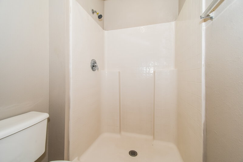 1,725/Mo, 9127 Shindler Crossing Dr Jacksonville, FL 32222 Main Bathroom View 2
