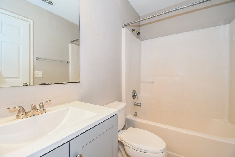 1,725/Mo, 9127 Shindler Crossing Dr Jacksonville, FL 32222 Bathroom View