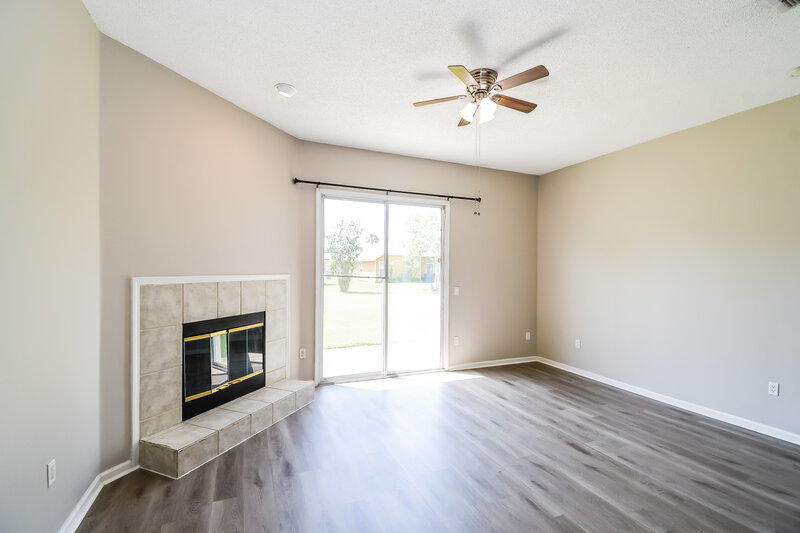 1,860/Mo, 10332 Marsh Hawk Dr Jacksonville, FL 32218 Living Room View