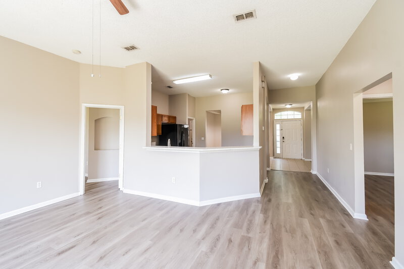 1,860/Mo, 10332 Marsh Hawk Dr Jacksonville, FL 32218 Living Room View 2