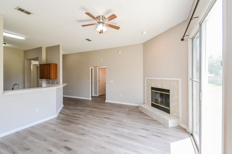 1,860/Mo, 10332 Marsh Hawk Dr Jacksonville, FL 32218 Living Room View 3