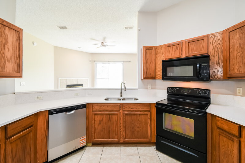 1,860/Mo, 10332 Marsh Hawk Dr Jacksonville, FL 32218 Kitchen View