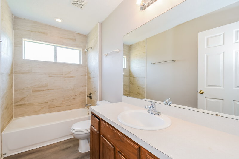 1,860/Mo, 10332 Marsh Hawk Dr Jacksonville, FL 32218 Bathroom View