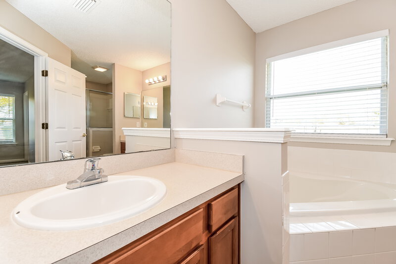 2,090/Mo, 11661 Rainbow Springs Ct Jacksonville, FL 32219 Main Bathroom View