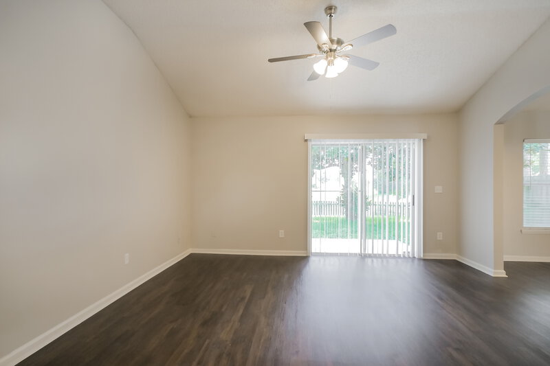 1,930/Mo, 2398 Creekfront Dr Green Cove Springs, FL 32043 Living Room View