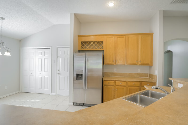 1,930/Mo, 2398 Creekfront Dr Green Cove Springs, FL 32043 Kitchen View 3