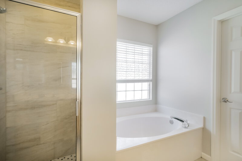 1,930/Mo, 2398 Creekfront Dr Green Cove Springs, FL 32043 Main Bathroom View