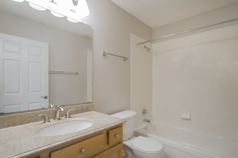 1,930/Mo, 2398 Creekfront Dr Green Cove Springs, FL 32043 Bathroom View