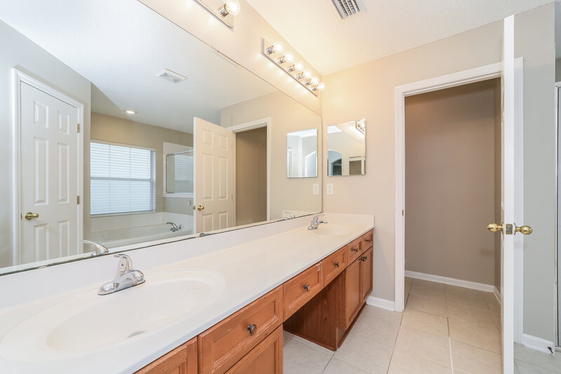 2,030/Mo, 11119 Cherokee Cove Dr Jacksonville, FL 32221 Main Bathroom View