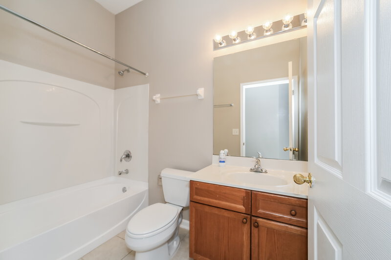 2,030/Mo, 11119 Cherokee Cove Dr Jacksonville, FL 32221 Bathroom View
