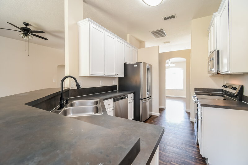 2,220/Mo, 2828 Ravine Hill Dr Middleburg, FL 32068 Kitchen View