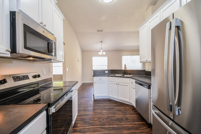 2,220/Mo, 2828 Ravine Hill Dr Middleburg, FL 32068 Kitchen View 2