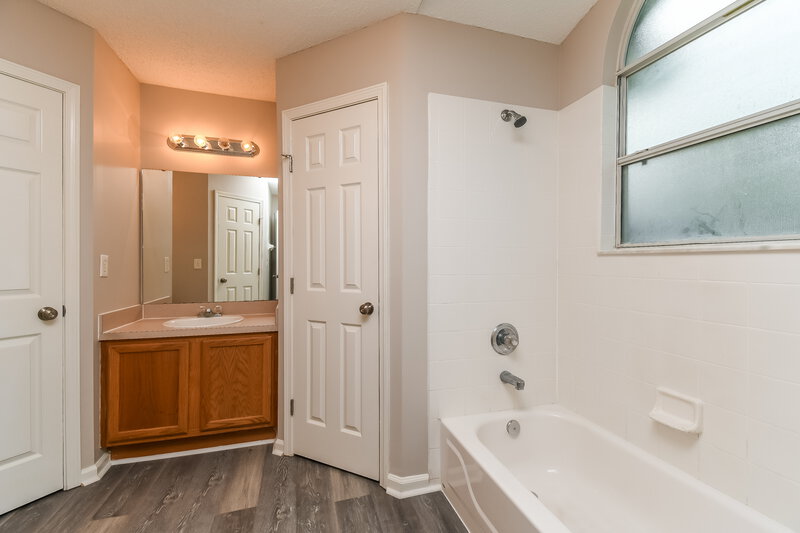 1,855/Mo, 149 Dover Bluff Dr Orange Park, FL 32073 Main Bathroom View 2