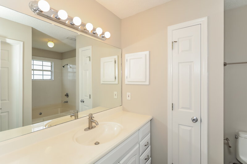 1,790/Mo, 3015 Golden Pond Blvd Orange Park, FL 32073 Main Bathroom View