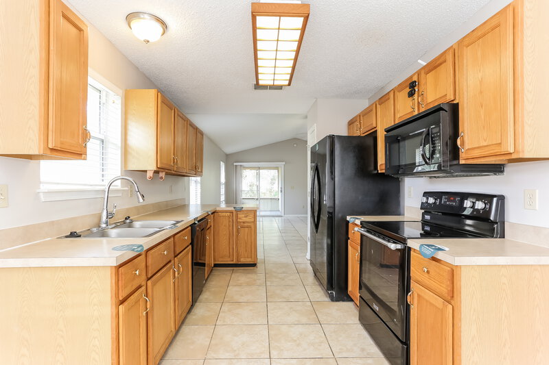 1,905/Mo, 1747 Chandelier Cir W Jacksonville, FL 32225 Kitchen View 2