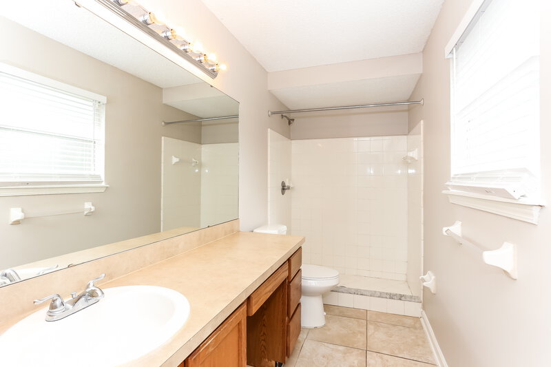1,905/Mo, 1747 Chandelier Cir W Jacksonville, FL 32225 Main Bathroom View