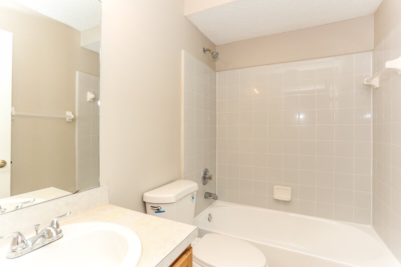 1,905/Mo, 1747 Chandelier Cir W Jacksonville, FL 32225 Bathroom View