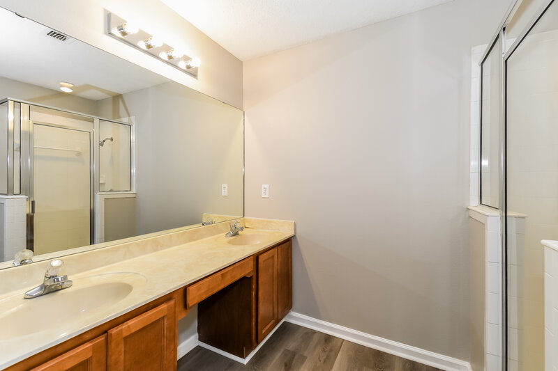 1,890/Mo, 10260 Normanwood Ct Jacksonville, FL 32221 Main Bathroom View