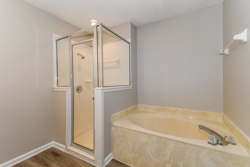 1,890/Mo, 10260 Normanwood Ct Jacksonville, FL 32221 Main Bathroom View 2