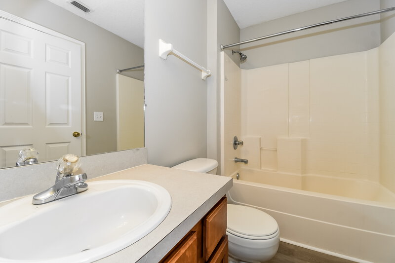 1,890/Mo, 10260 Normanwood Ct Jacksonville, FL 32221 Bathroom View