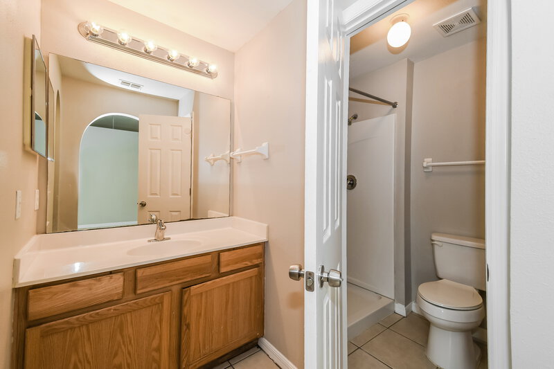 1,690/Mo, 3458 Talisman Dr Middleburg, FL 32068 Main Bathroom View