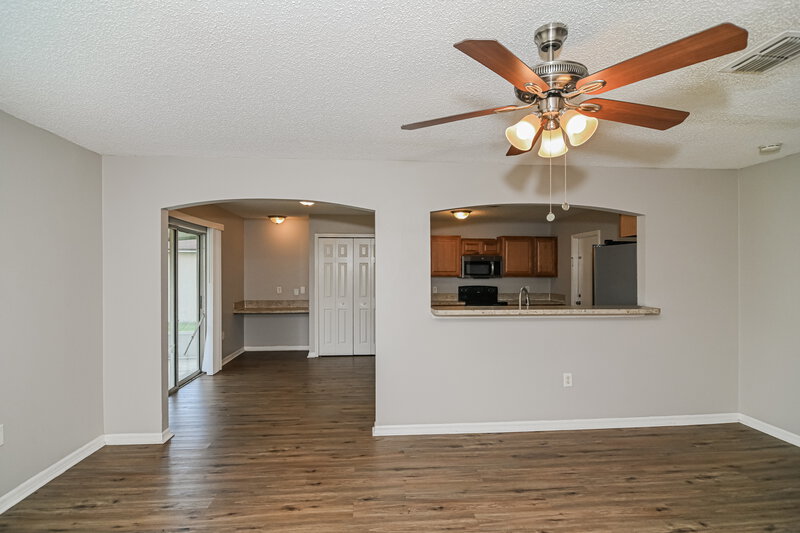 1,730/Mo, 4459 Marsh Hawk Dr S Jacksonville, FL 32218 Living Room View 4