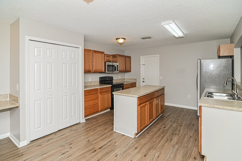 1,730/Mo, 4459 Marsh Hawk Dr S Jacksonville, FL 32218 Kitchen View