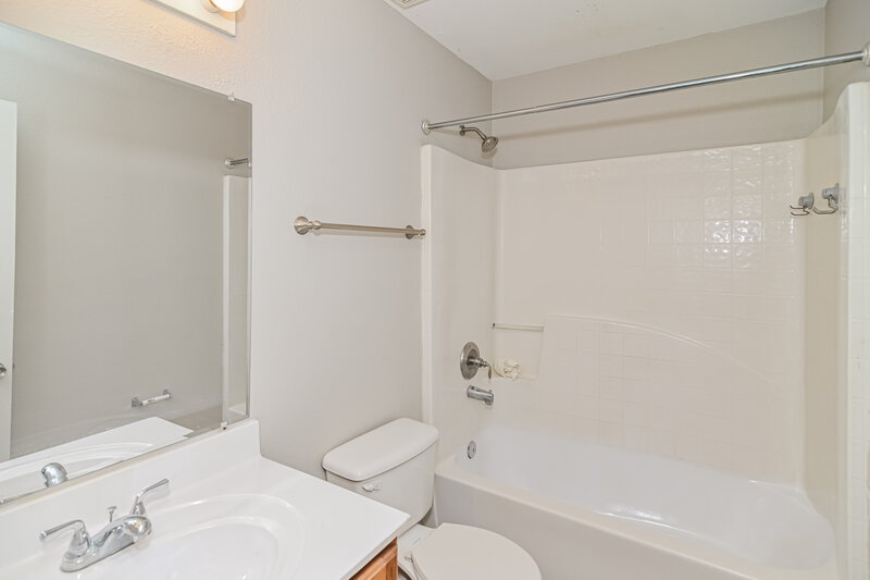 1,730/Mo, 4459 Marsh Hawk Dr S Jacksonville, FL 32218 Bathroom View
