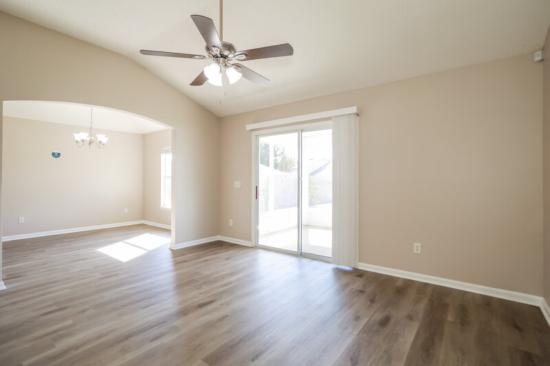 1,960/Mo, 8318 Stelling Dr S Jacksonville, FL 32244 Living Room View