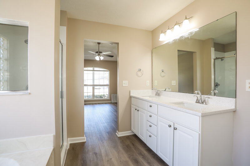 1,960/Mo, 8318 Stelling Dr S Jacksonville, FL 32244 Main Bathroom View 2