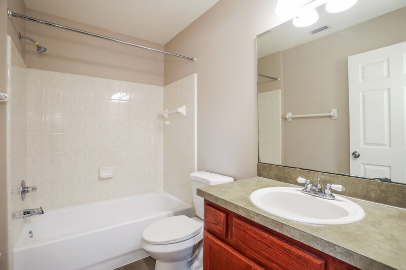 1,960/Mo, 8318 Stelling Dr S Jacksonville, FL 32244 Bathroom View