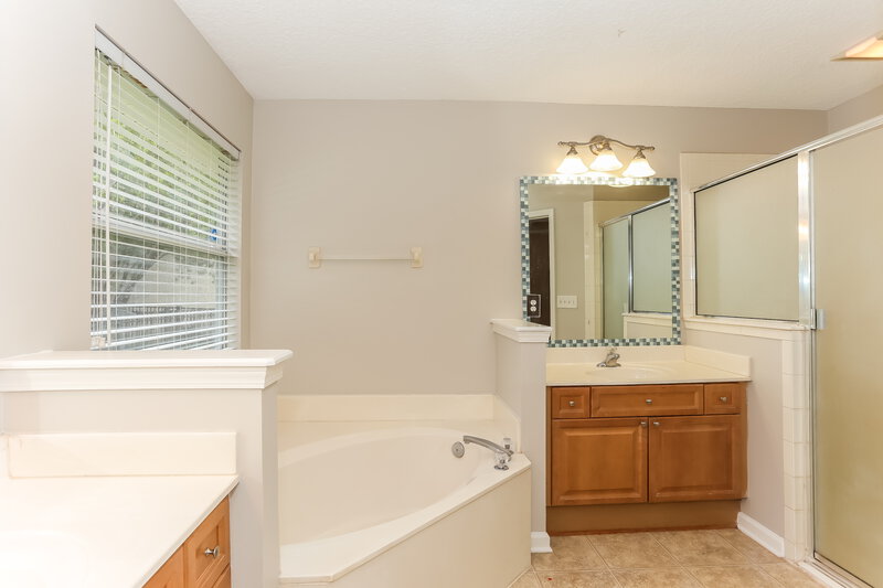 2,135/Mo, 3358 Chapel Ct Jacksonville, FL 32226 Main Bathroom View