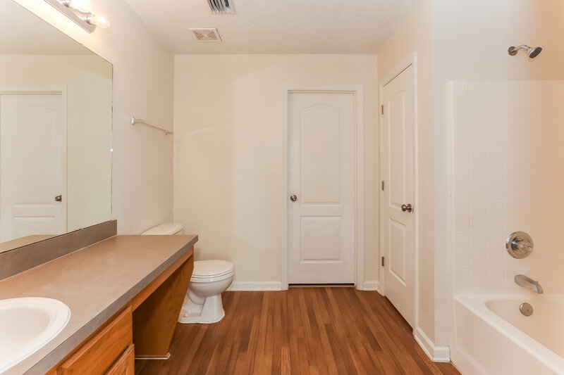 2,790/Mo, 1497 Summit Oaks Dr W Jacksonville, FL 32221 Main Bathroom View